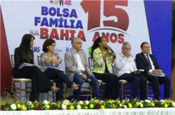 Campo Alegre de Lourdes participa da comemoração dos 15 anos do Programa Bolsa Família 